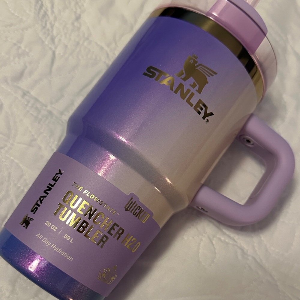 Stanley x Wicked 2025 Glinda for Good 20 Oz Tumbler New Shimmer Purple Pink